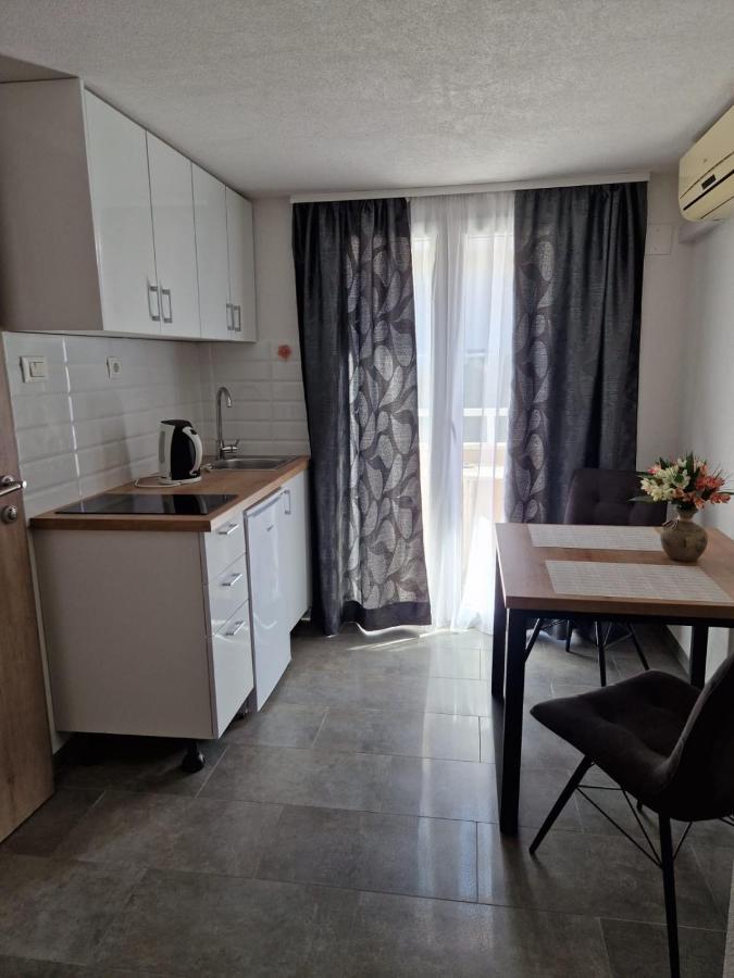 Apartments Petrovic Makarska Bagian luar foto