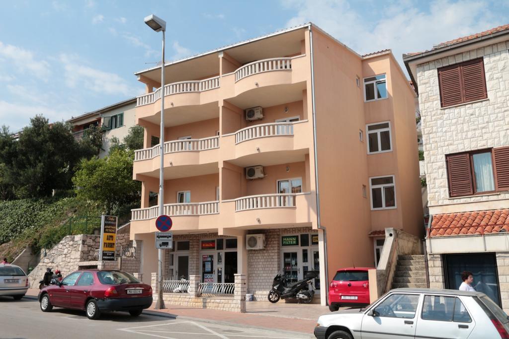 Apartments Petrovic Makarska Bagian luar foto