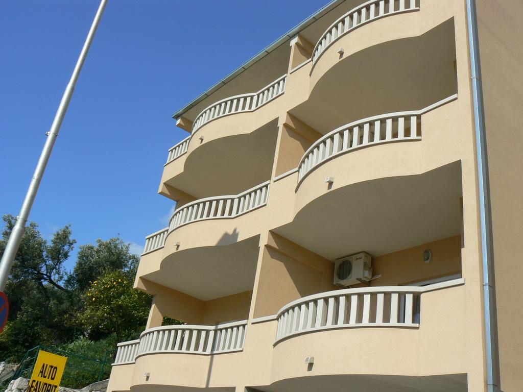 Apartments Petrovic Makarska Bagian luar foto